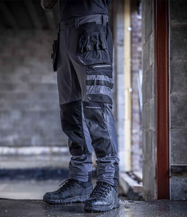 RG677 Slate Grey/Black Model